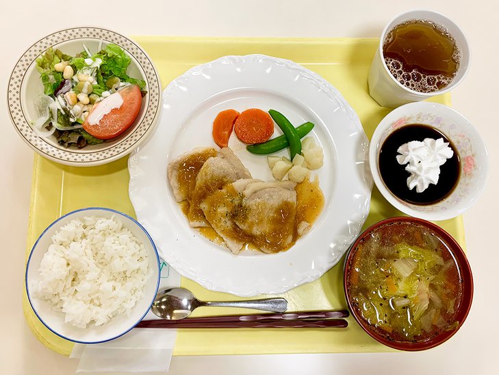 清和寮の食事 ポークソテー