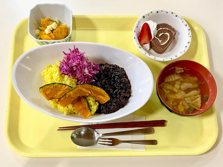 清和寮の食事 カレーライス（ハロウィン）